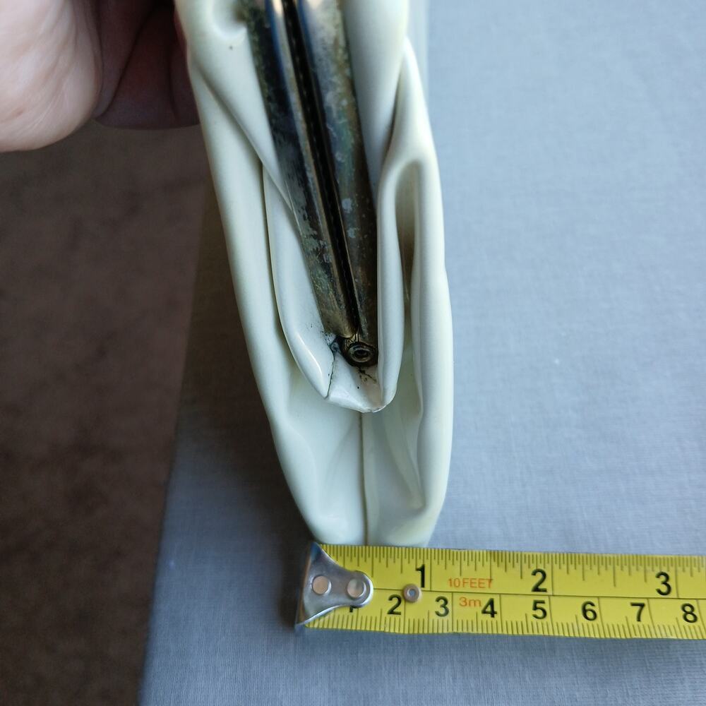 Cream Clutch Purse Bag Vintage 1960s 12"x5"x1" snap closure vinyl red interior - Picture 15 of 16